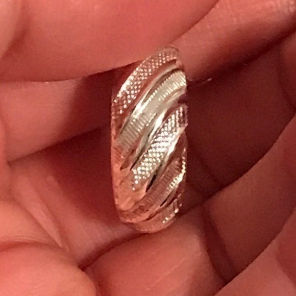 Circular Stripped Pattern Earrings - Picture 1 of 7